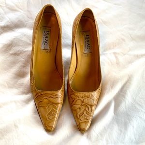 Isaac Mizrahi Vintage leather pumps.